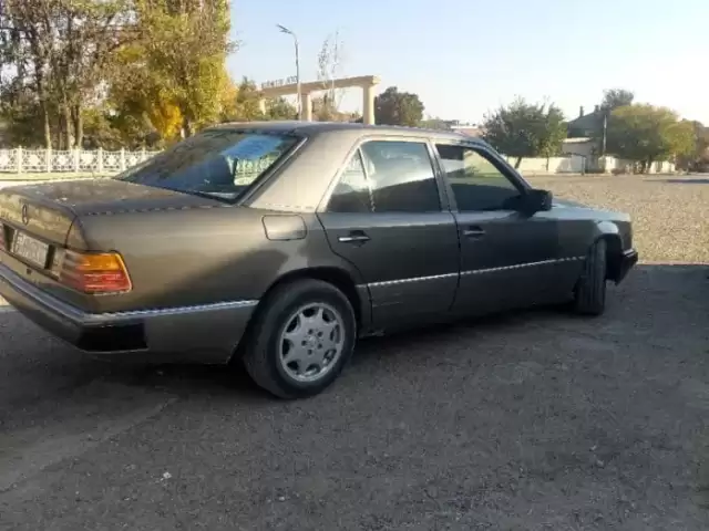 Mercedes-Benz W124, 1990 1, avtobaza.tj