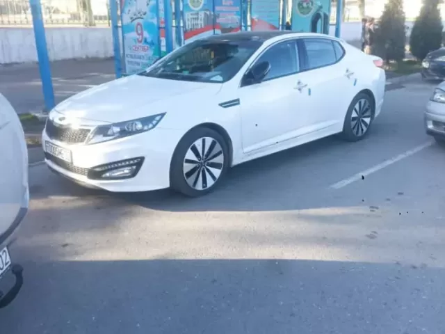 Kia K5, 2010 1, avtobaza.tj