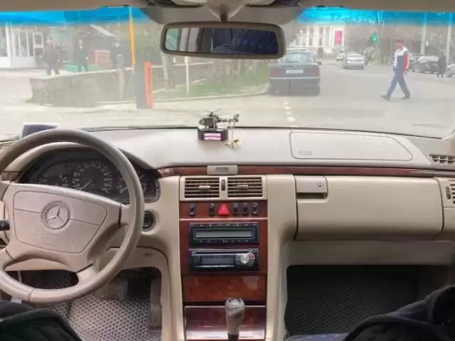 Mercedes-Benz E class, 1999 1, avtobaza.tj