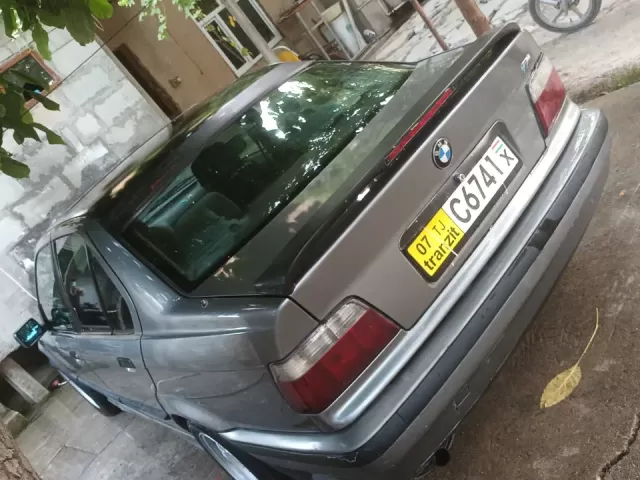 BMW 3 Series 320 1, avtobaza.tj