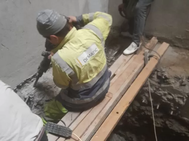 Услуги отбойный молоток, апппарат крот 1, farmo.tj