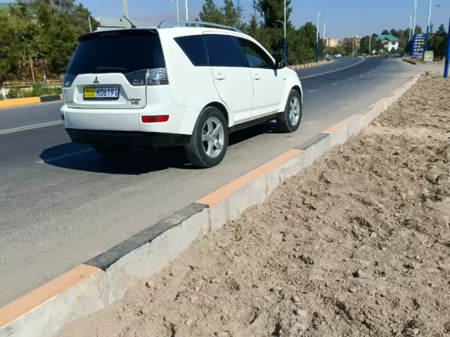 Mitsubishi Outlander 1, avtobaza.tj