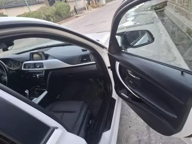 BMW 3 Series 320i, 2014 1, avtobaza.tj