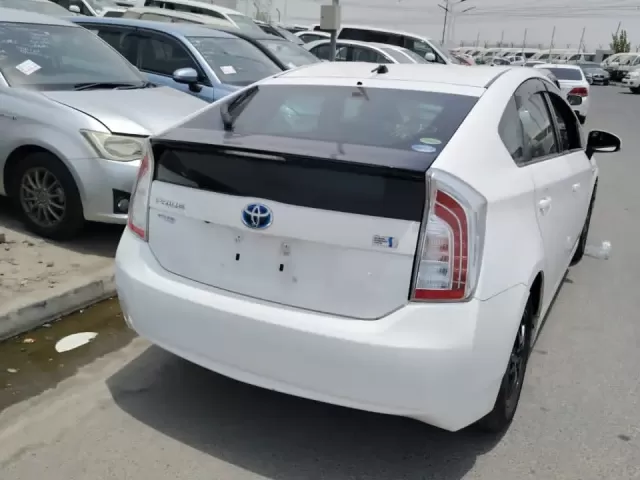 Toyota Prius 1, avtobaza.tj