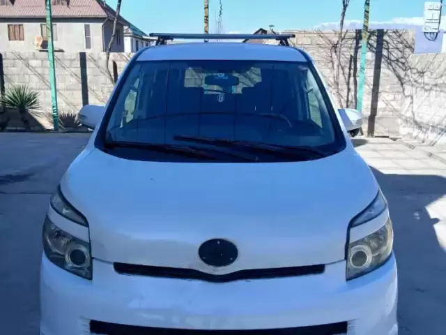 Toyota Voxy, 2009 1, avtobaza.tj