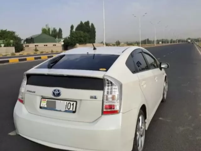 Toyota Prius 1, avtobaza.tj