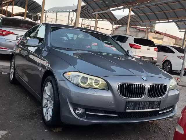 BMW 5 Series 520, 2011 1, avtobaza.tj