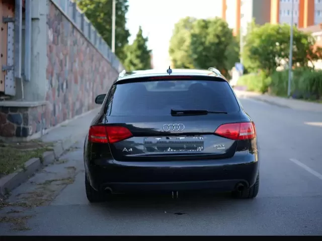 Audi A4 1, avtobaza.tj