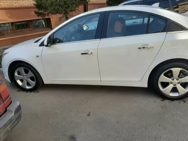 Chevrolet Cruze, 2010 1, avtobaza.tj