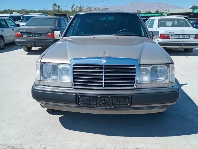 Mercedes-Benz W124 1, avtobaza.tj