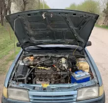 Opel Vectra A, 1992 в Абдурахмони Джоми 