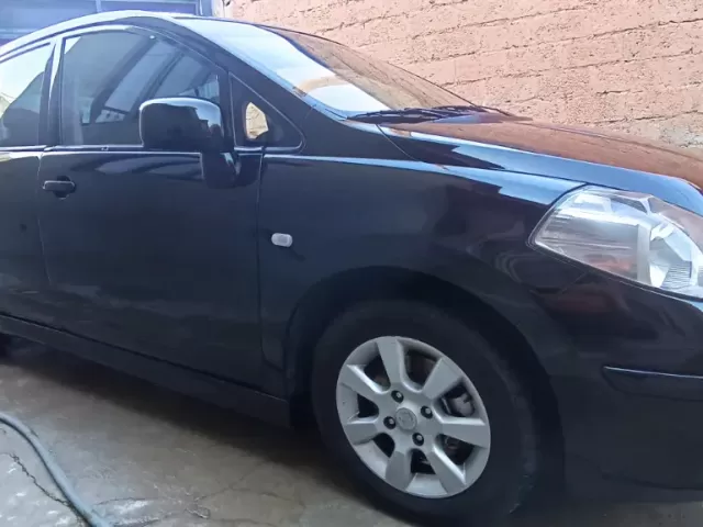 Nissan Tiida 1, avtobaza.tj