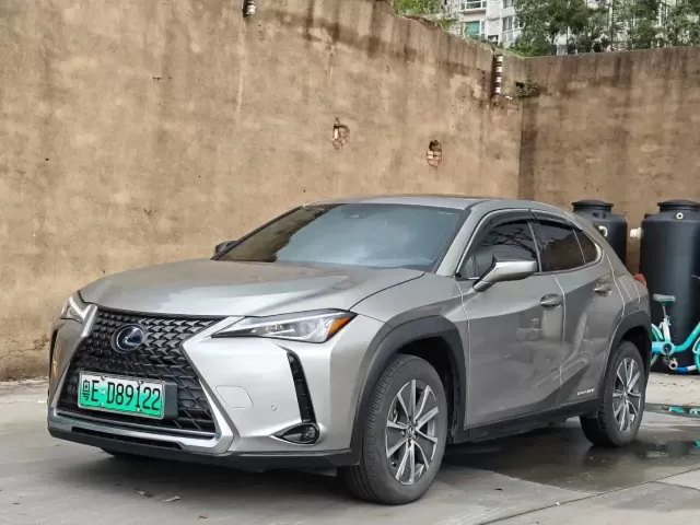 Lexus UX300e 1, avtobaza.tj