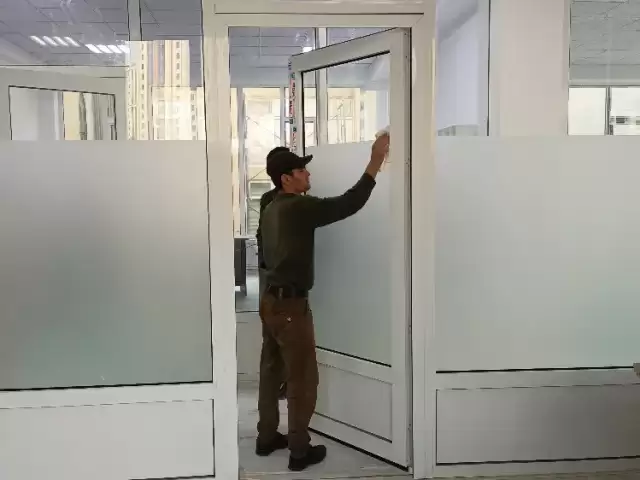 Услуги самоклейка окно 1, farmo.tj