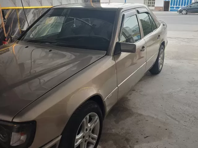Mercedes-Benz W124, 1992 1, avtobaza.tj