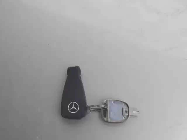 Калиди Mercedes обёмний 1, avtobaza.tj