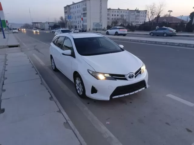 Toyota Auris, 2014 1, avtobaza.tj