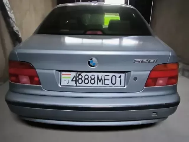 BMW M5 1, avtobaza.tj
