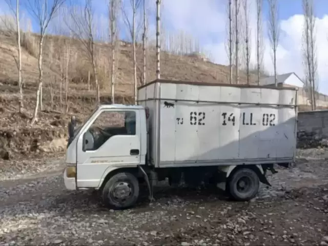 Грузовики JBC, 2004 1, avtobaza.tj