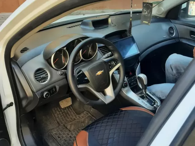 Chevrolet Cruze, 2010 1, avtobaza.tj
