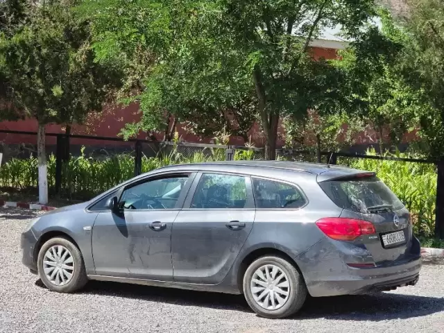 Opel Astra J 1, avtobaza.tj
