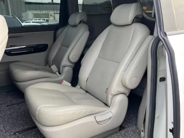 Kia Carnival, 2015 1, avtobaza.tj