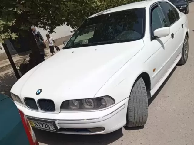 BMW M5 1, avtobaza.tj