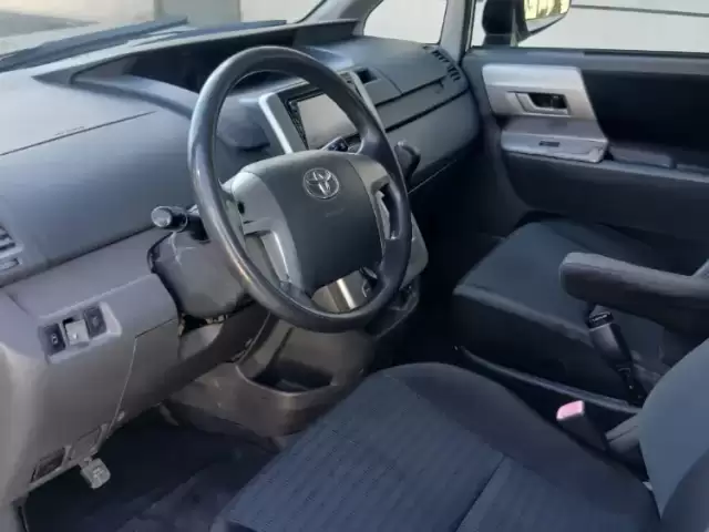 Toyota Voxy, 2009 1, avtobaza.tj