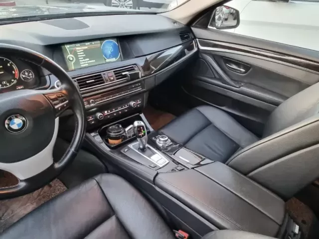 BMW 5 Series 520, 2011 1, avtobaza.tj