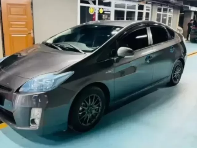 Toyota Prius 1, avtobaza.tj