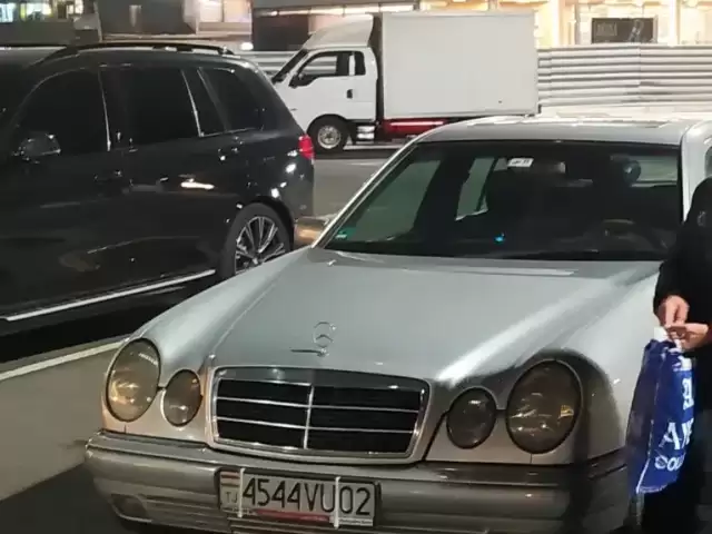 Mercedes-Benz E class, 1997 1, avtobaza.tj