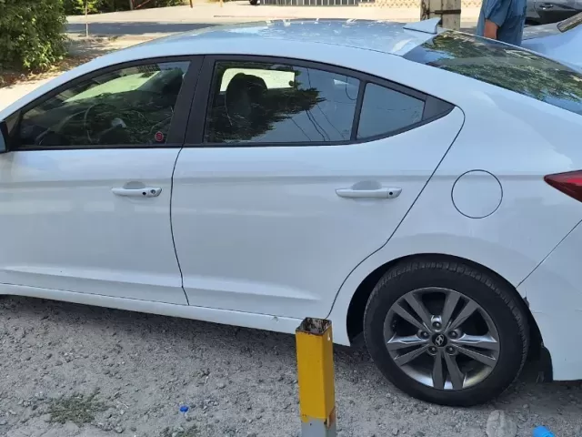 Hyundai Elantra 1, avtobaza.tj