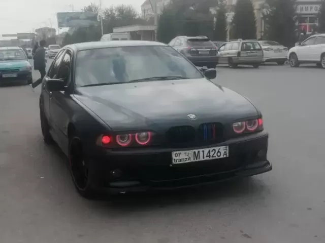 BMW 5 Series 520 1, avtobaza.tj