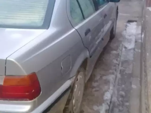 BMW 3 Series 318, 1991 1, avtobaza.tj