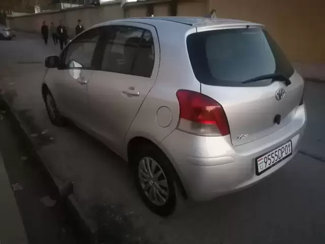 Toyota Vitz, 2010 1, avtobaza.tj