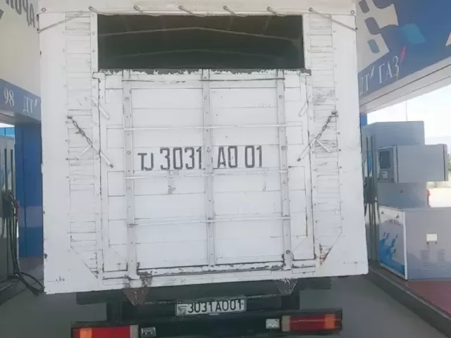 Грузовики Mercedes-Benz 1, avtobaza.tj