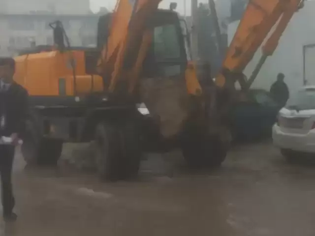 Экскаватор Hyundai, 2009 1, avtobaza.tj