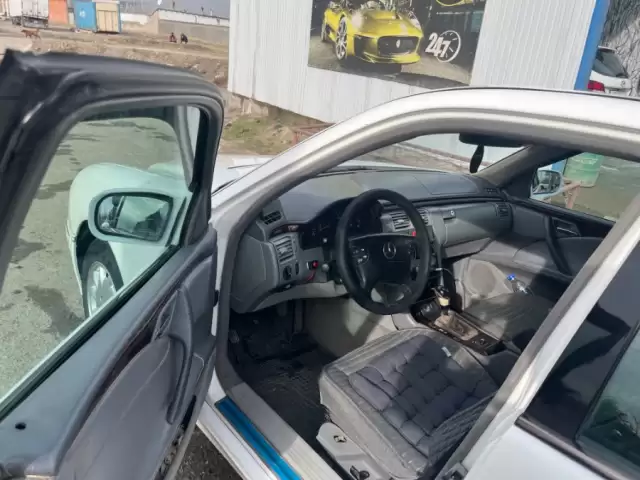 Mercedes-Benz E class, 2001 1, avtobaza.tj