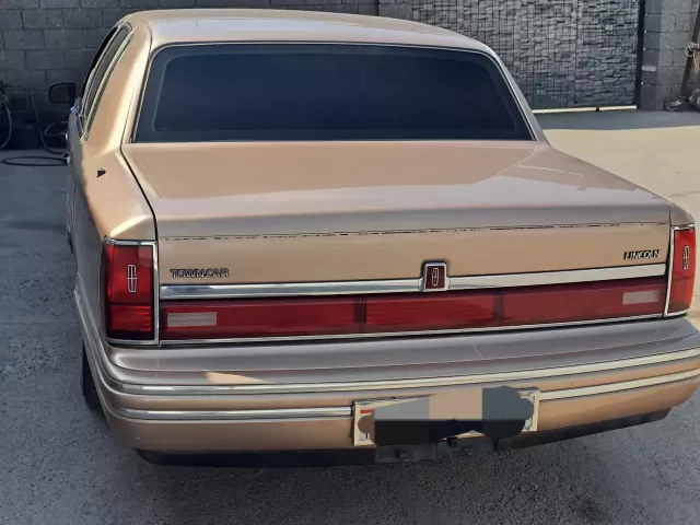 Lincoln Town Car 1, avtobaza.tj