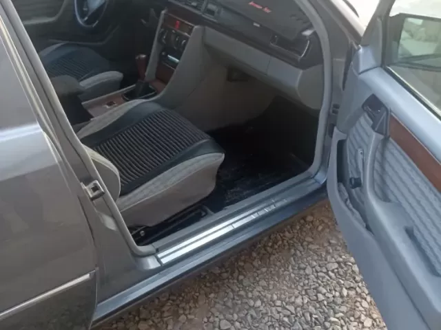 Mercedes-Benz W124, 1990 1, avtobaza.tj