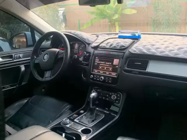 Volkswagen Touareg, 2016 1, avtobaza.tj