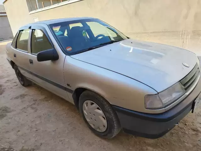 Opel Vectra A, 1990 1, avtobaza.tj Opel Vectra A, 1990 1, avtobaza.tj