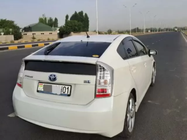 Toyota Prius 1, avtobaza.tj