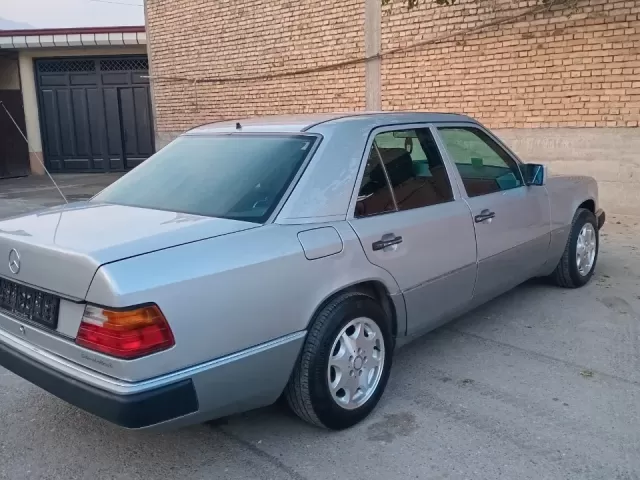 Mercedes-Benz W124 1, avtobaza.tj