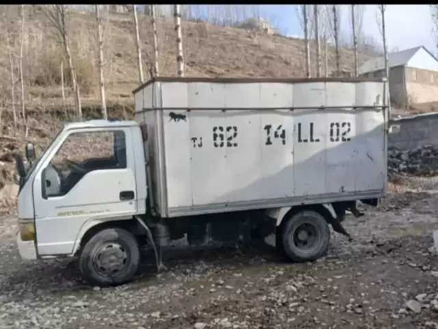 Грузовики JBC, 2004 1, avtobaza.tj