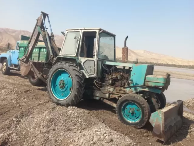 Экскаватор ЮМЗ, 1991 1, avtobaza.tj