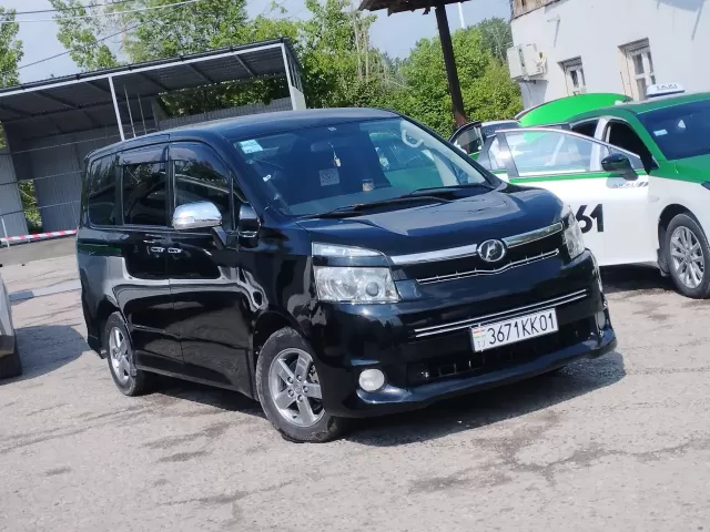 Toyota Voxy, 2009 1, avtobaza.tj