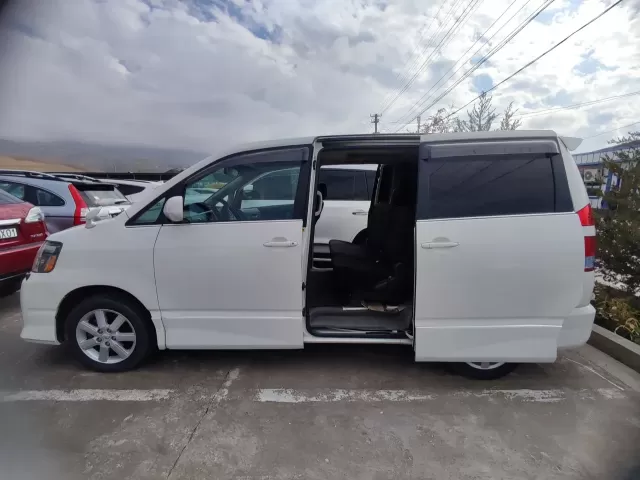 Toyota Noah, 2007 1, avtobaza.tj