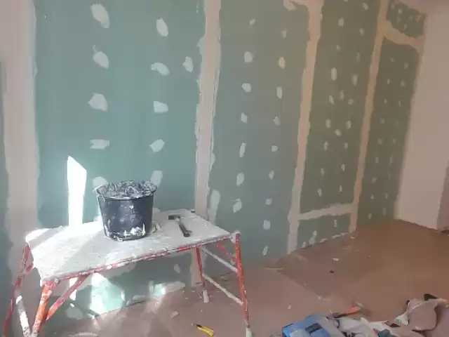 Краска кардани Дарвозахо и решоткахо 1, farmo.tj