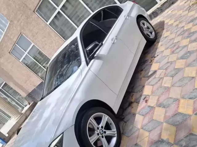 BMW 3 Series 320i, 2015 1, avtobaza.tj
